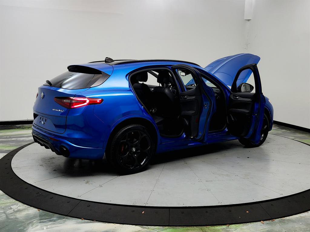 Used 2022 Alfa Romeo Stelvio Veloce AWD/4WD image 11