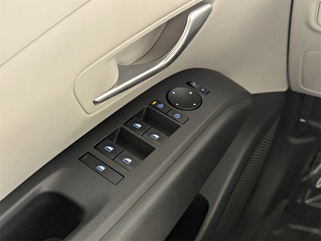 Certified 2025 Hyundai Tucson SE image 16