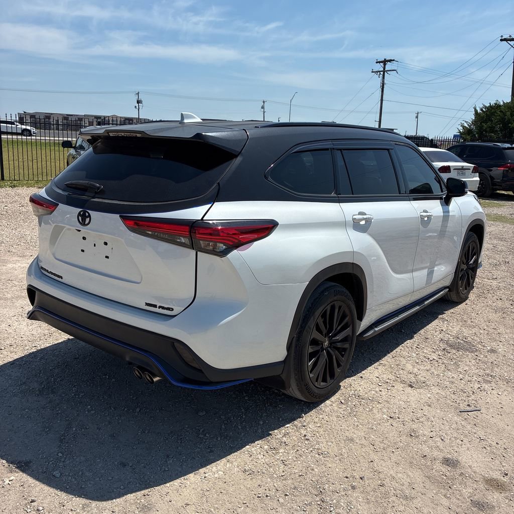 Used 2023 Toyota Highlander XSE AWD/4WD image 4
