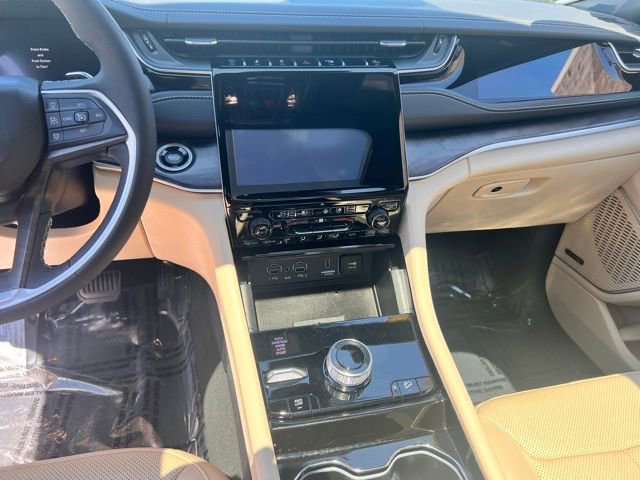 Used 2022 Jeep Grand Cherokee Limited 4xe w/ Luxury Tech Group II image 17
