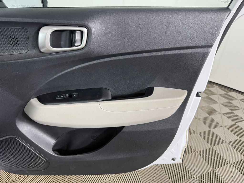 Used 2021 Hyundai Venue SEL w/ Premium Package FWD image 21