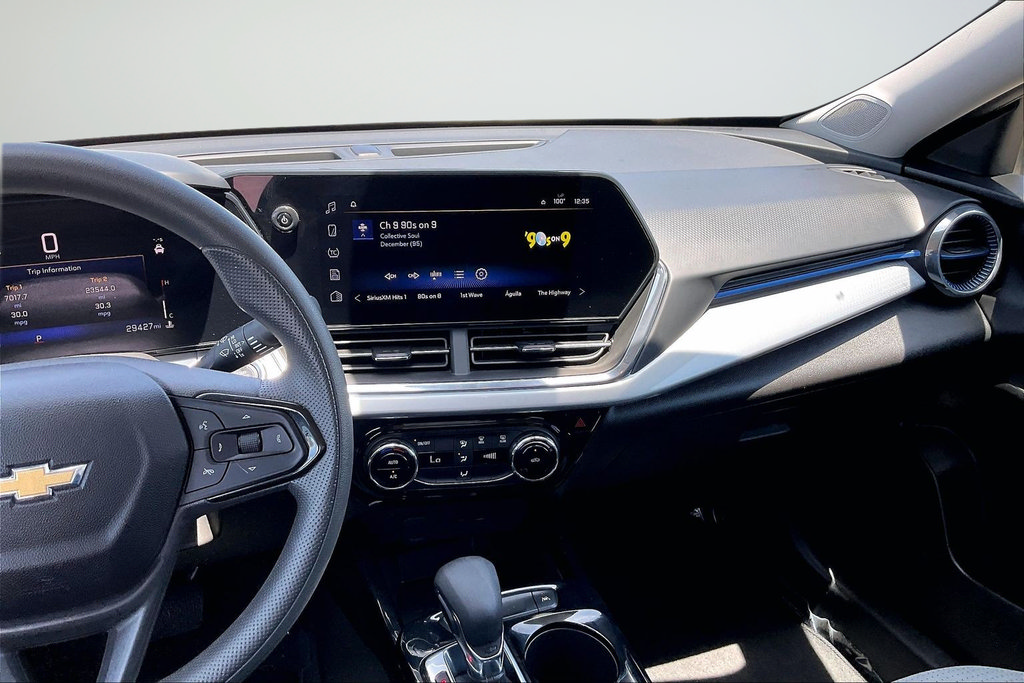 Used 2025 Chevrolet Trax LT FWD image 27