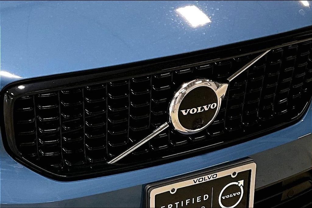 Certified 2023 Volvo XC40 B5 Plus w/ Protection Package Premier AWD/4WD image 32