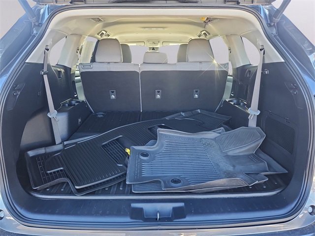 Used 2023 Toyota Highlander LE image 30