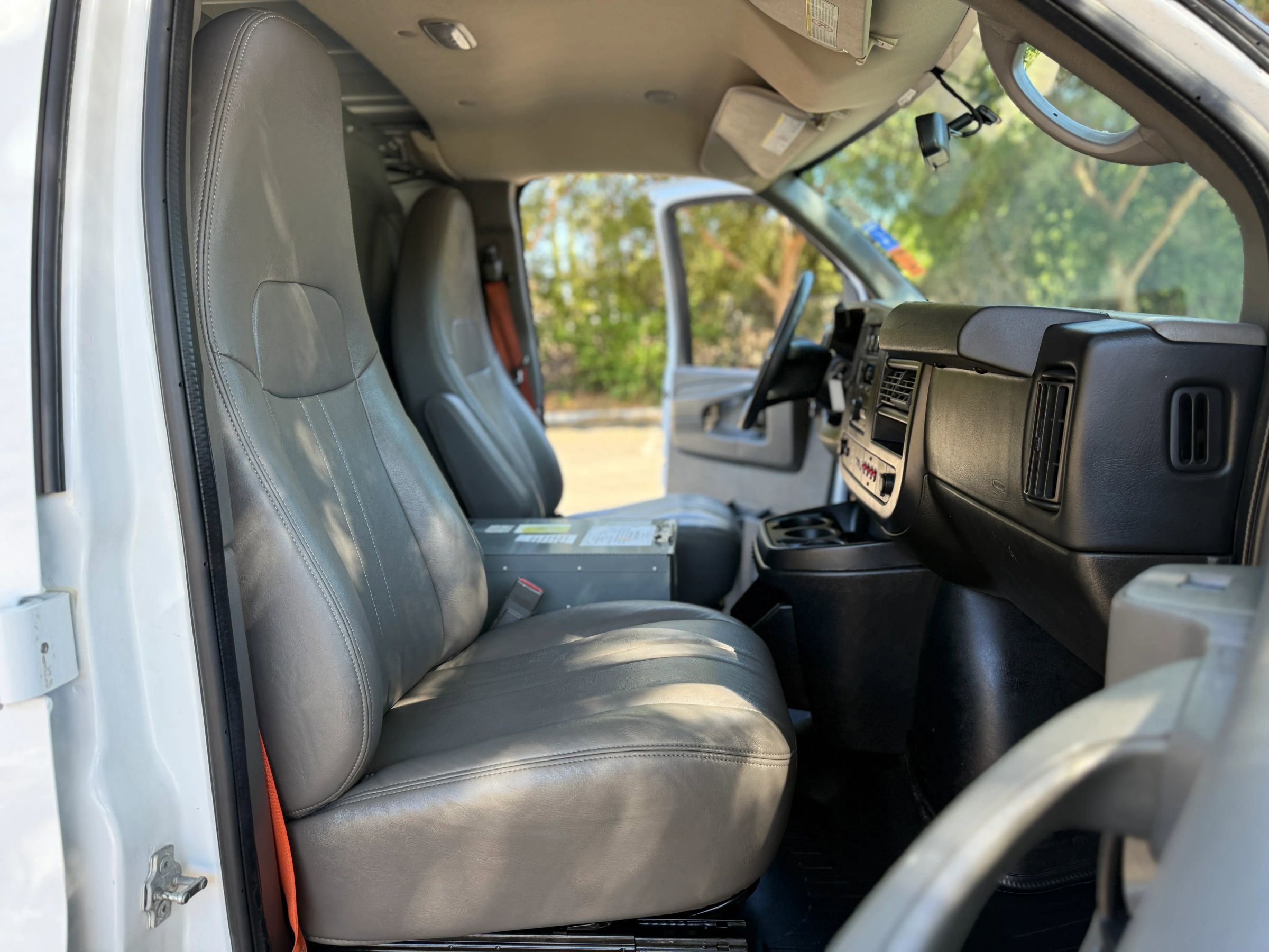 Used 2015 Chevrolet Express 2500 image 16