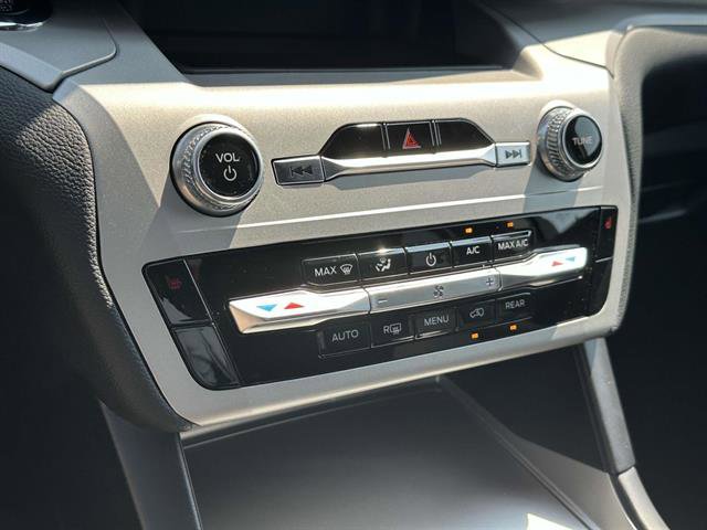 Used 2023 Ford Explorer XLT image 19