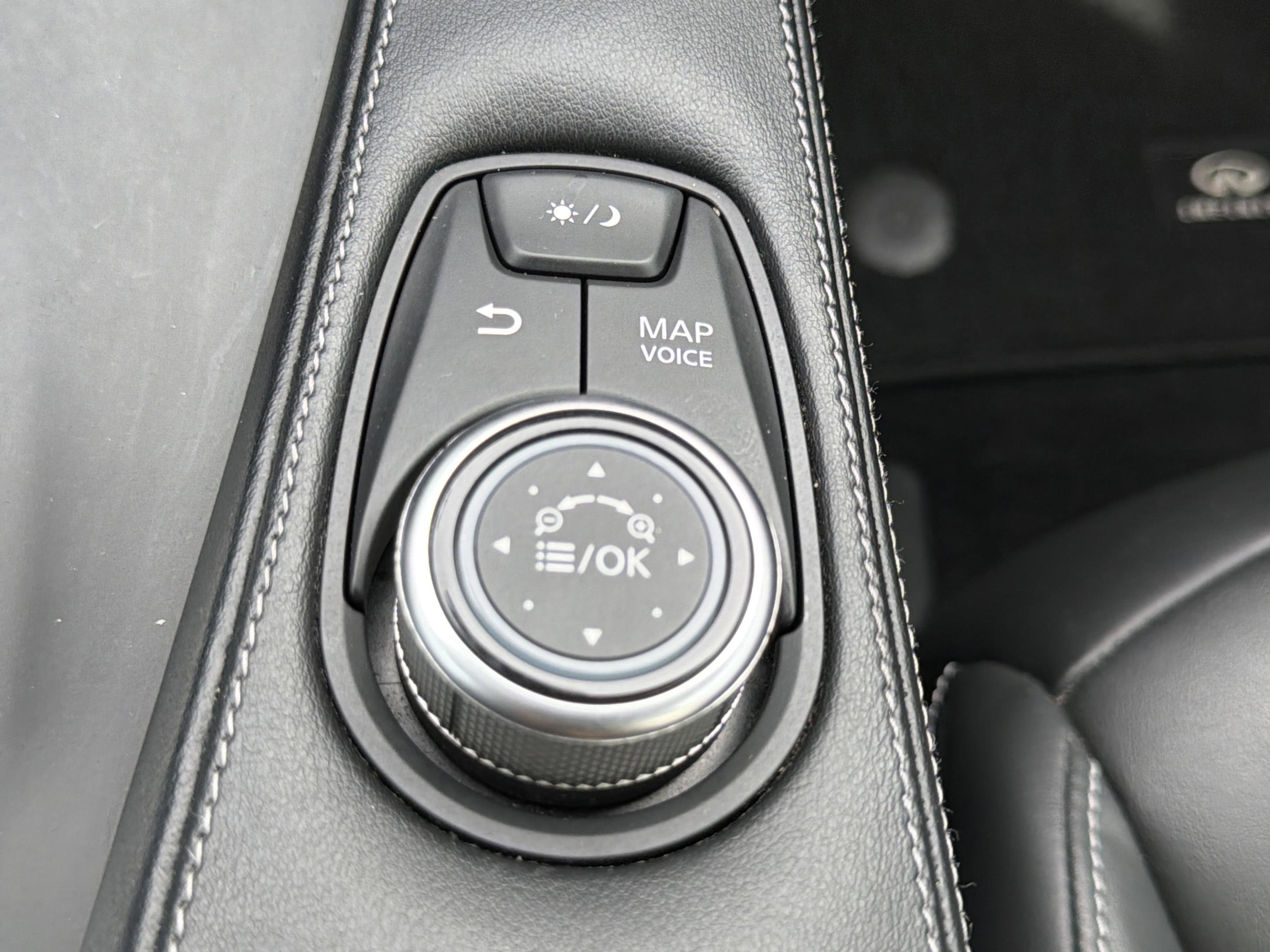 Used 2019 INFINITI QX50 Luxe w/ Navigation Package AWD/4WD image 22