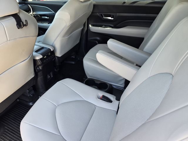Used 2024 Toyota Grand Highlander XLE FWD image 21