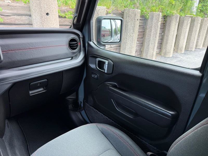 Used 2025 Jeep Wrangler Unlimited Rubicon AWD/4WD image 13