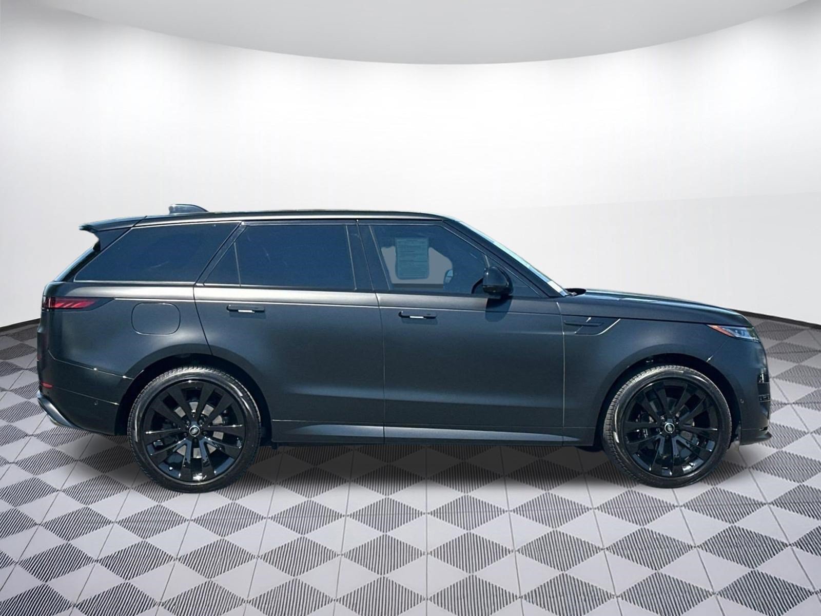 Used 2024 Land Rover Range Rover Sport Dynamic SE AWD/4WD image 5