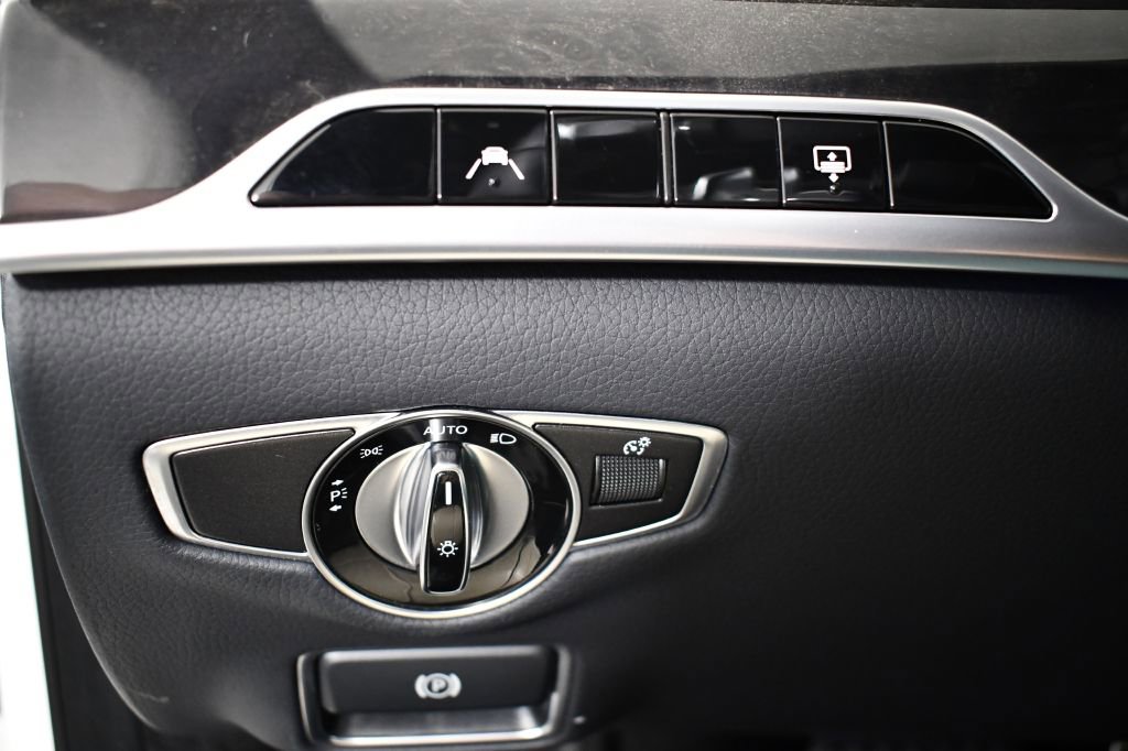Used 2018 Mercedes-Benz S 560 Sedan image 33