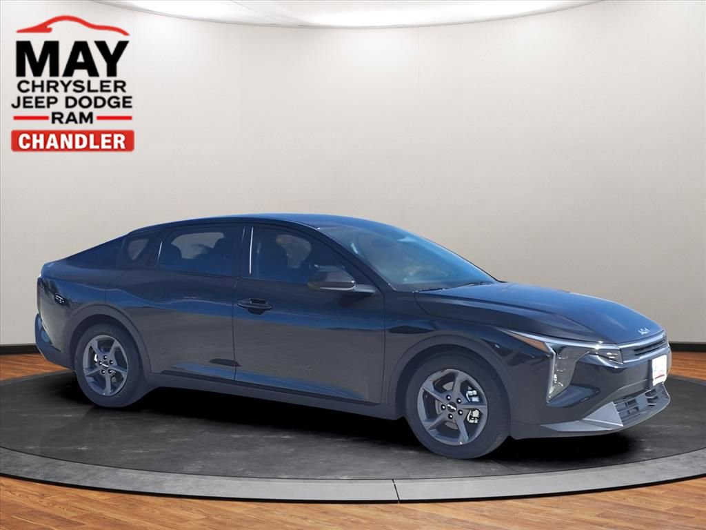 Used 2025 Kia K4 LXS image 2