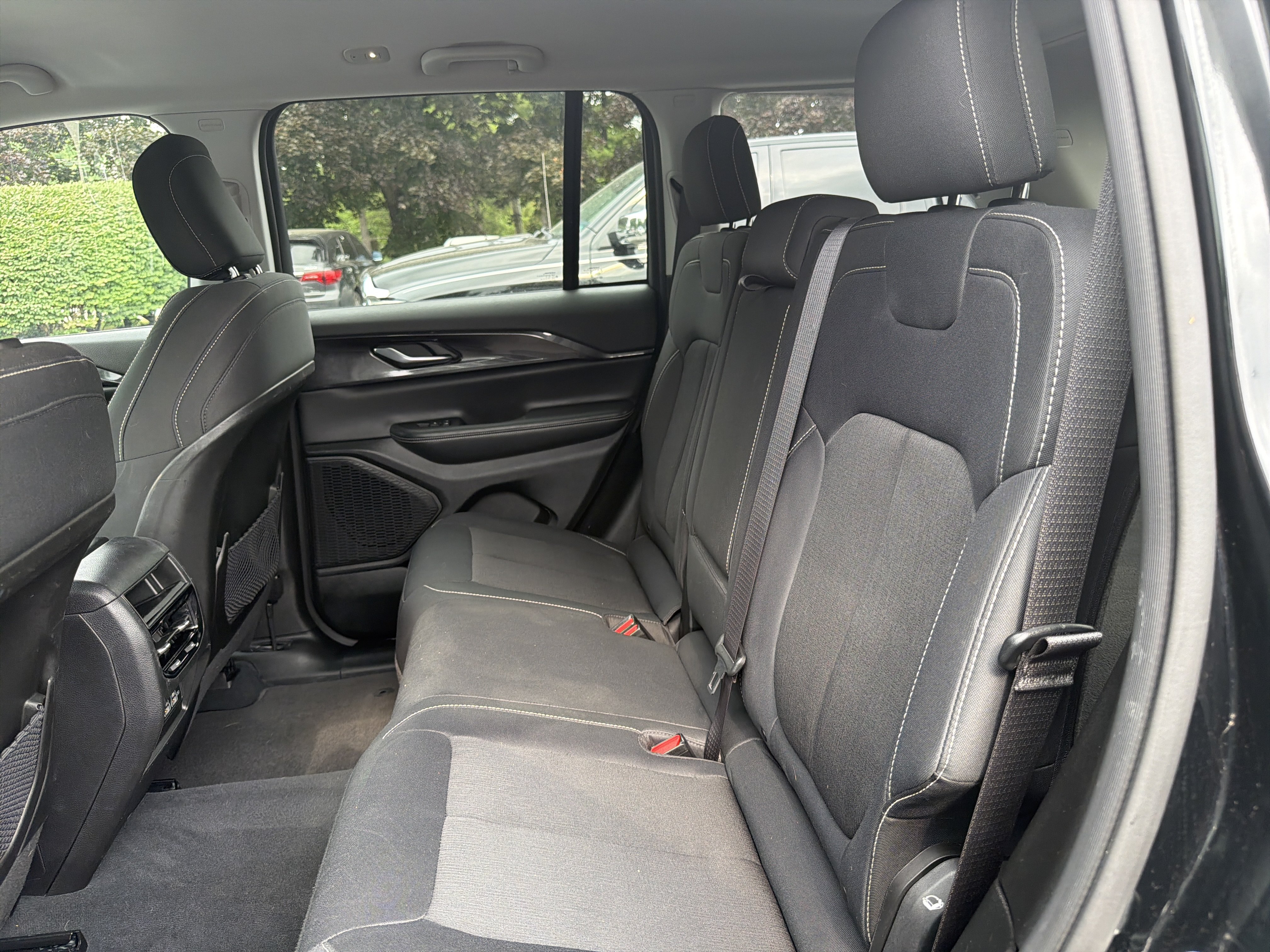 Certified 2023 Jeep Grand Cherokee Laredo w/ Luxury Tech Group I AWD/4WD image 12