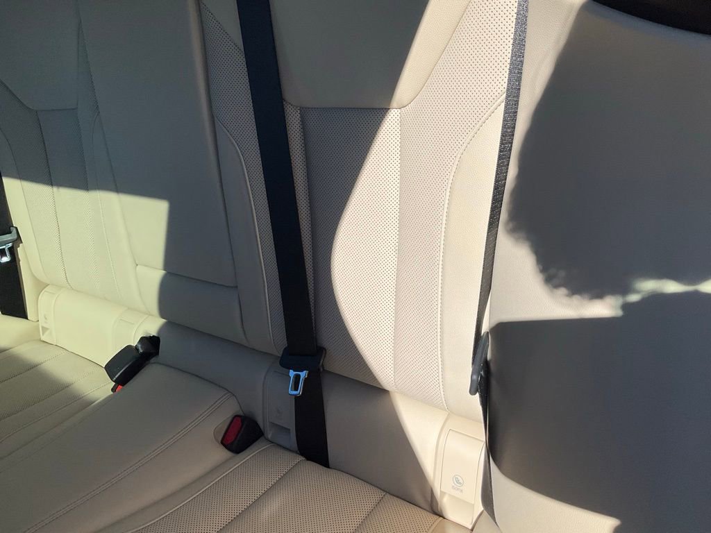 Used 2025 BMW i4 eDrive40 w/ M Sport Package image 31