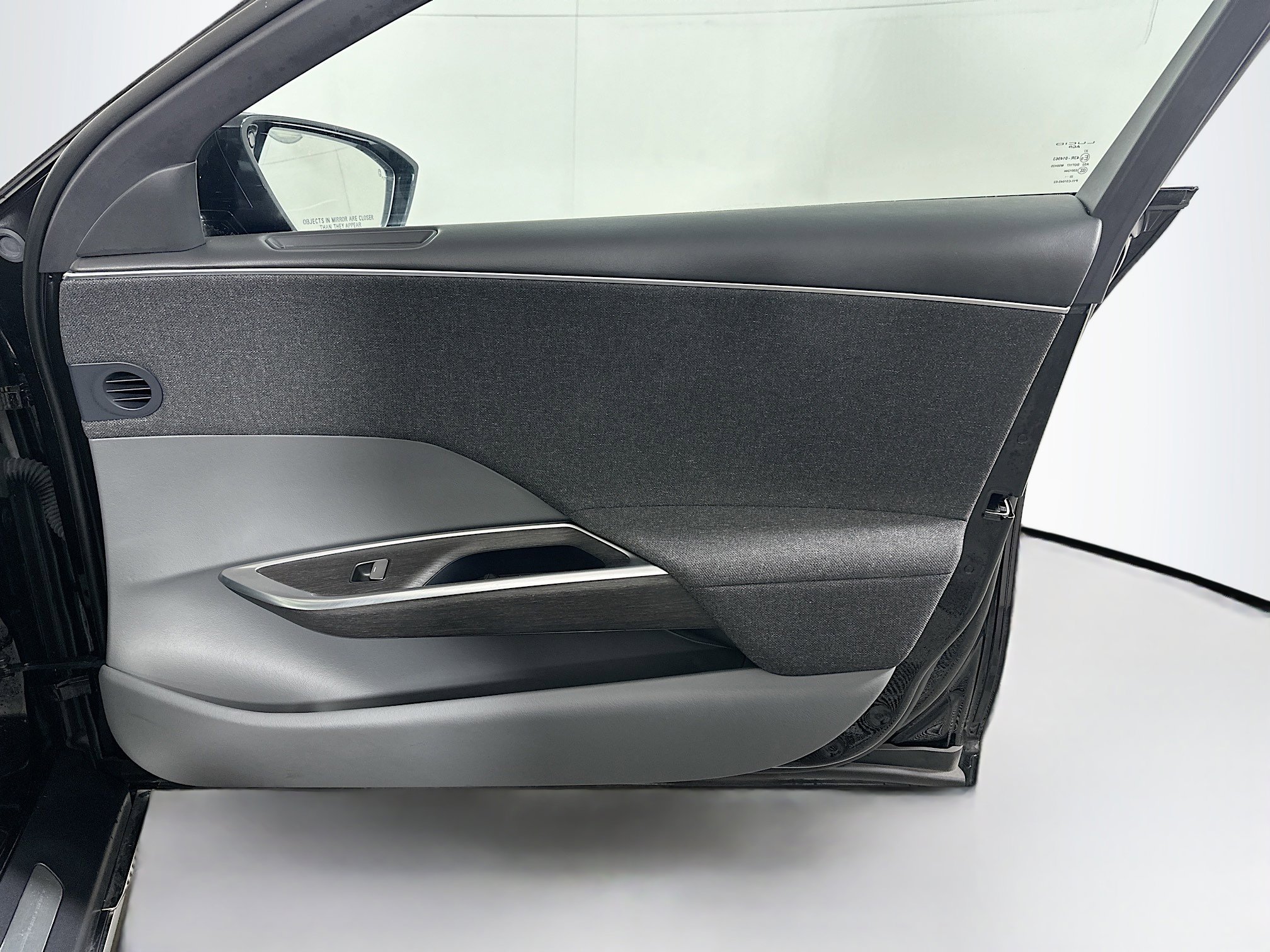 Used 2024 Lucid Air Pure RWD image 32