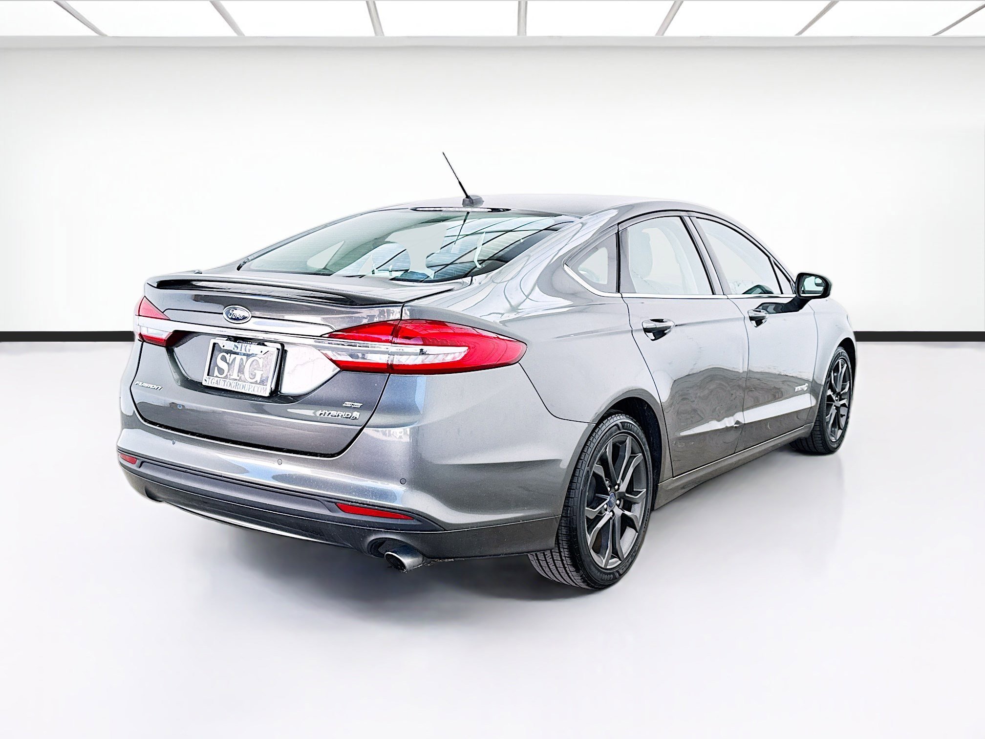 Used 2018 Ford Fusion SE w/ Equipment Group 601A FWD image 4
