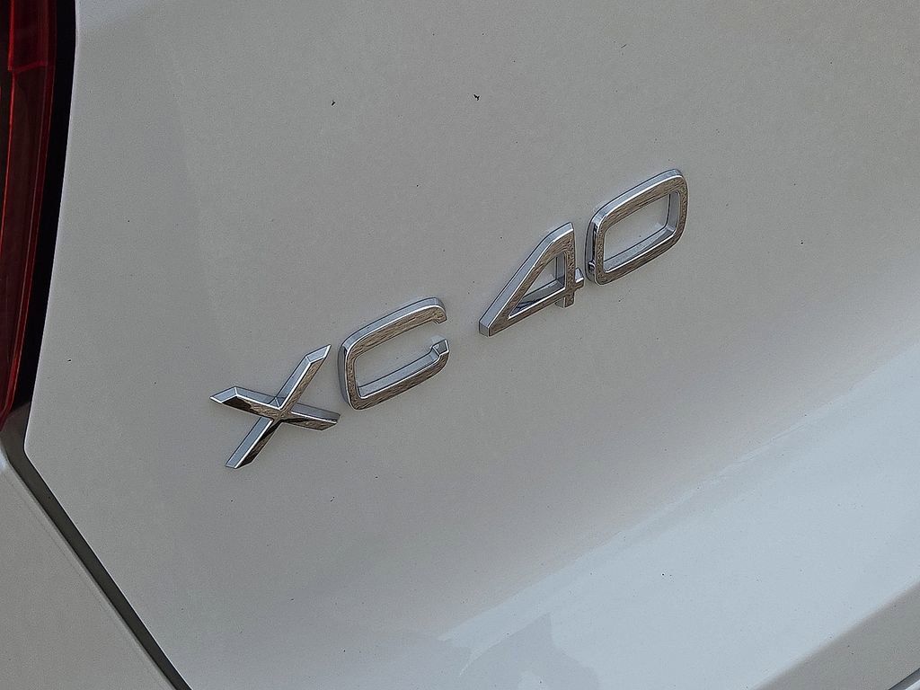Certified 2021 Volvo XC40 T5 Momentum image 11