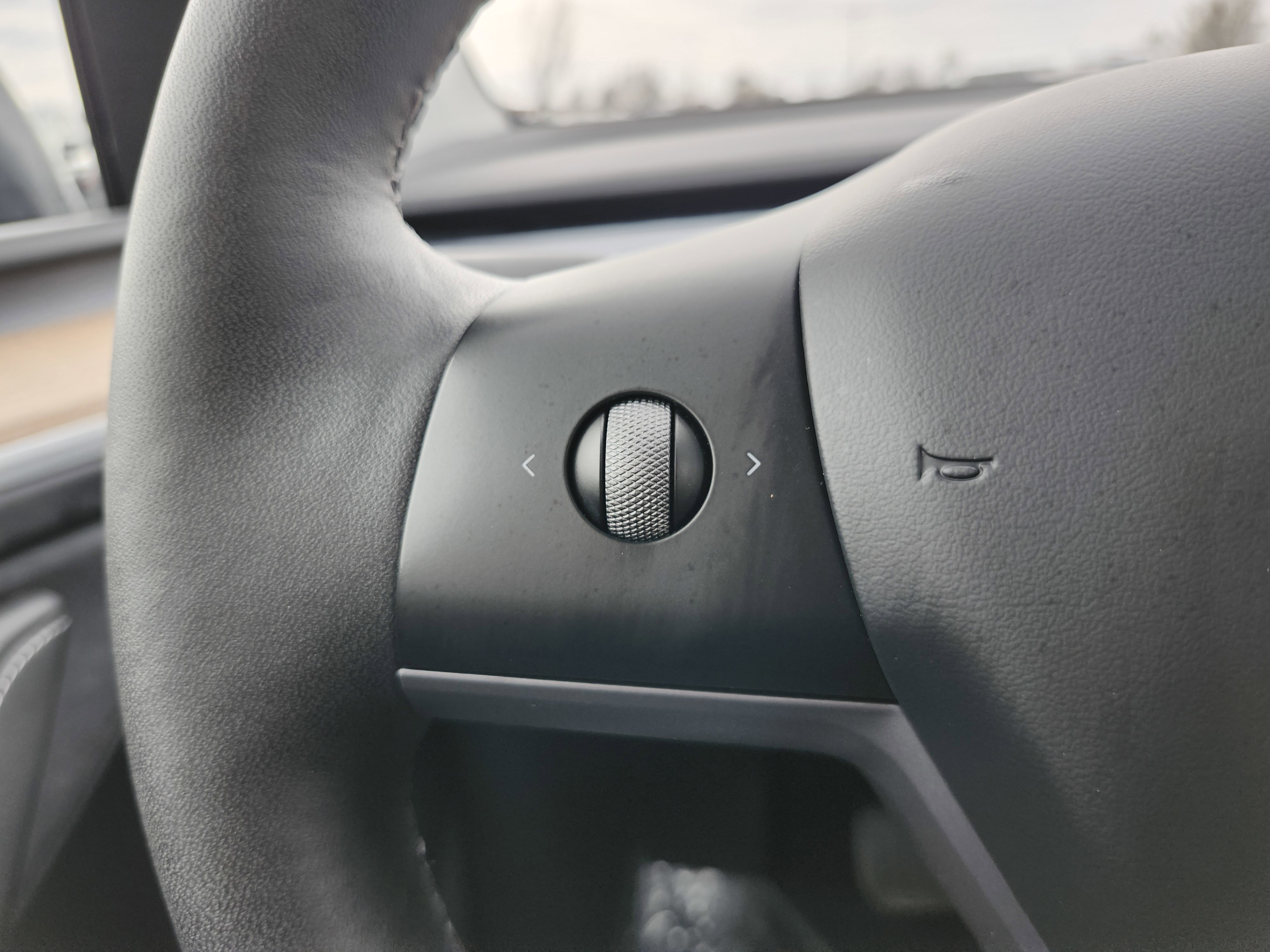 Used 2024 Tesla Model Y Long Range AWD/4WD image 38