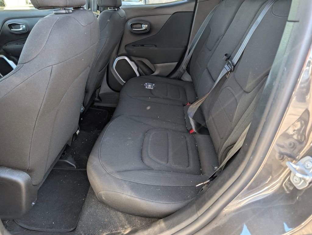 Used 2018 Jeep Renegade Latitude w/ UConnect 8.4 Nav Group image 8