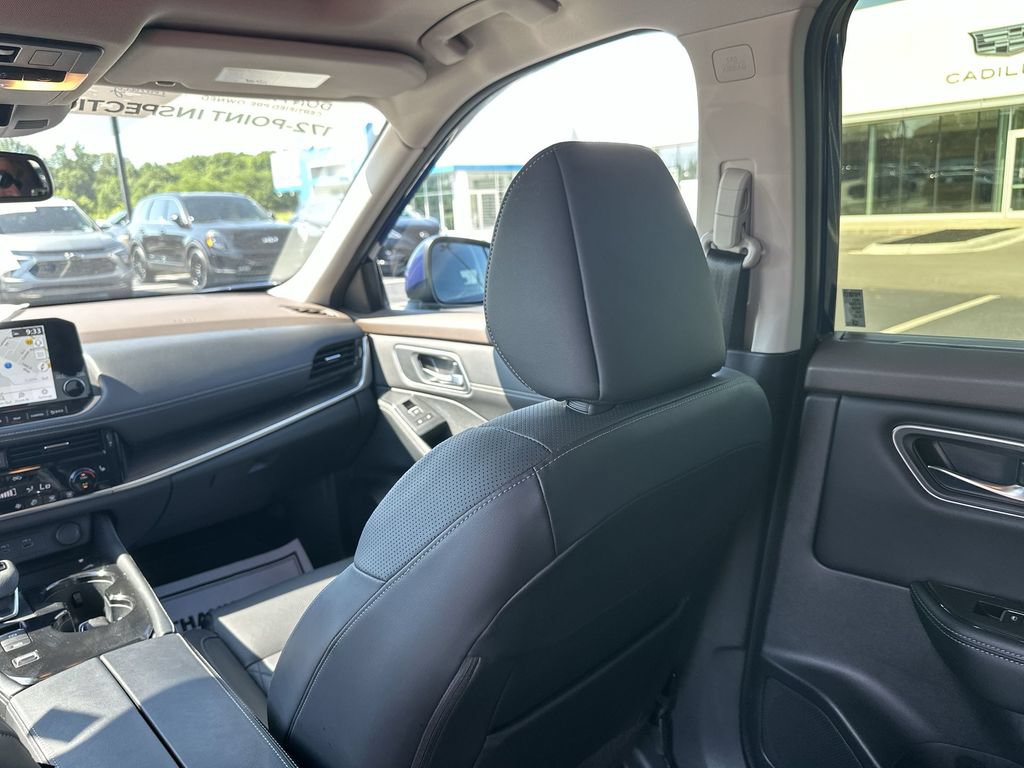 Used 2023 Nissan Rogue Platinum w/ Platinum Premium Package FWD image 11