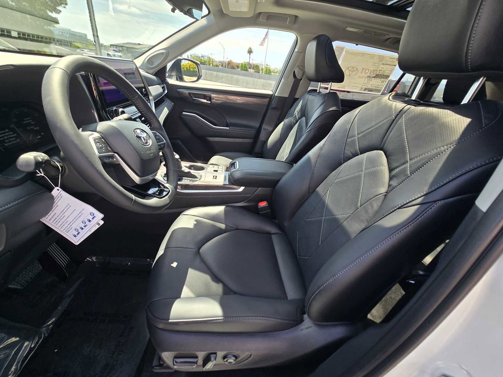 New 2026 Toyota Highlander Platinum AWD/4WD image 25