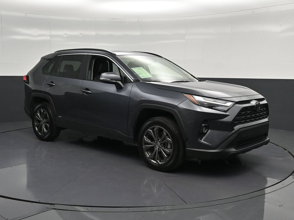 Used 2025 Toyota RAV4 XLE Premium w/ Weather Package AWD/4WD image 5