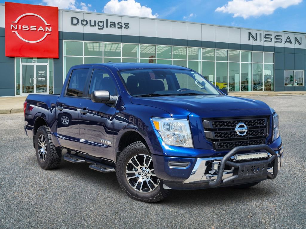 Used 2022 Nissan Titan SV image 1