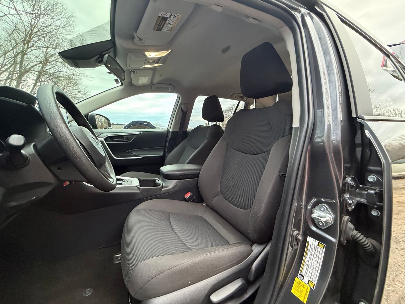 Used 2025 Toyota RAV4 LE AWD/4WD image 25