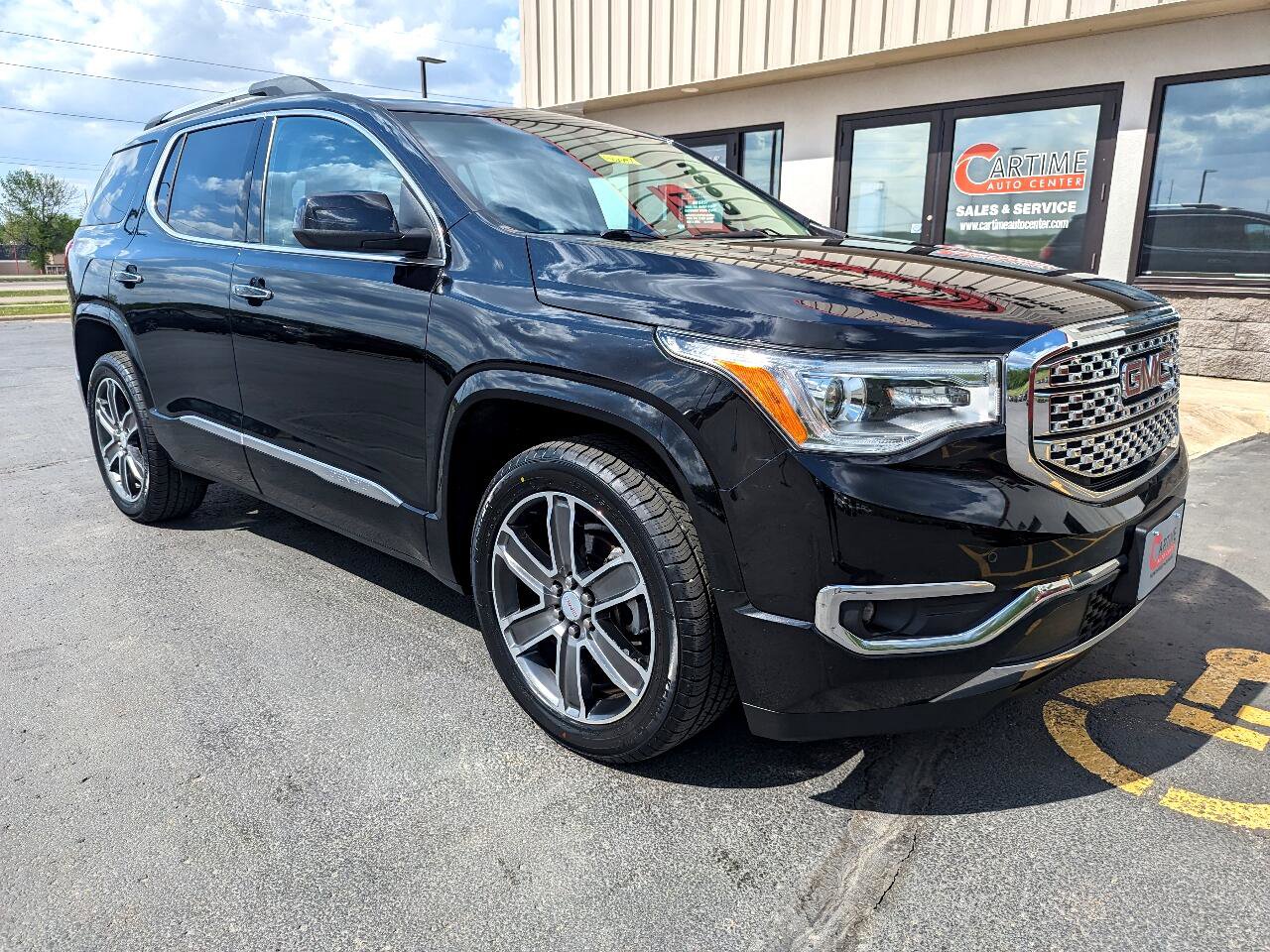 Used 2018 GMC Acadia Denali w/ Technology Package image 2