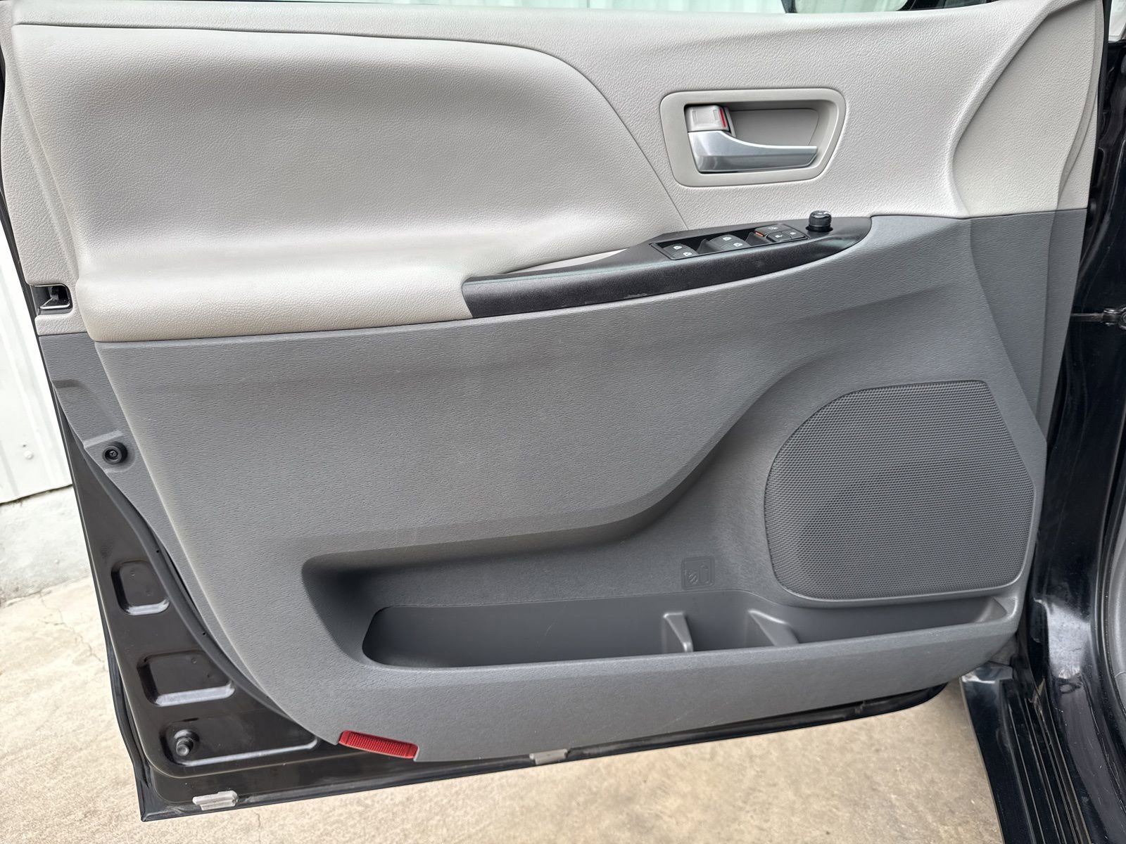 Used 2016 Toyota Sienna LE FWD image 11