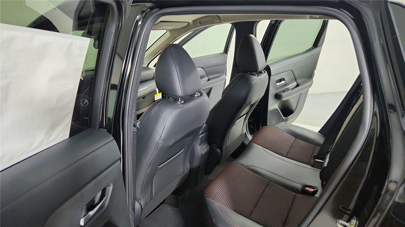 Certified 2025 Nissan Kicks SR FWD image 20