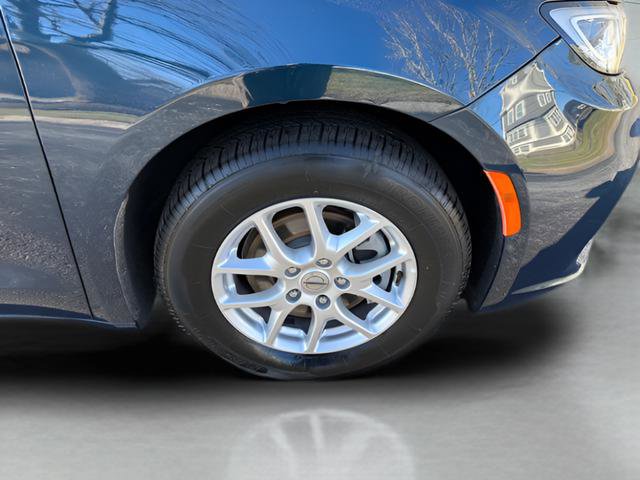 Used 2024 Chrysler Pacifica Touring-L FWD image 29