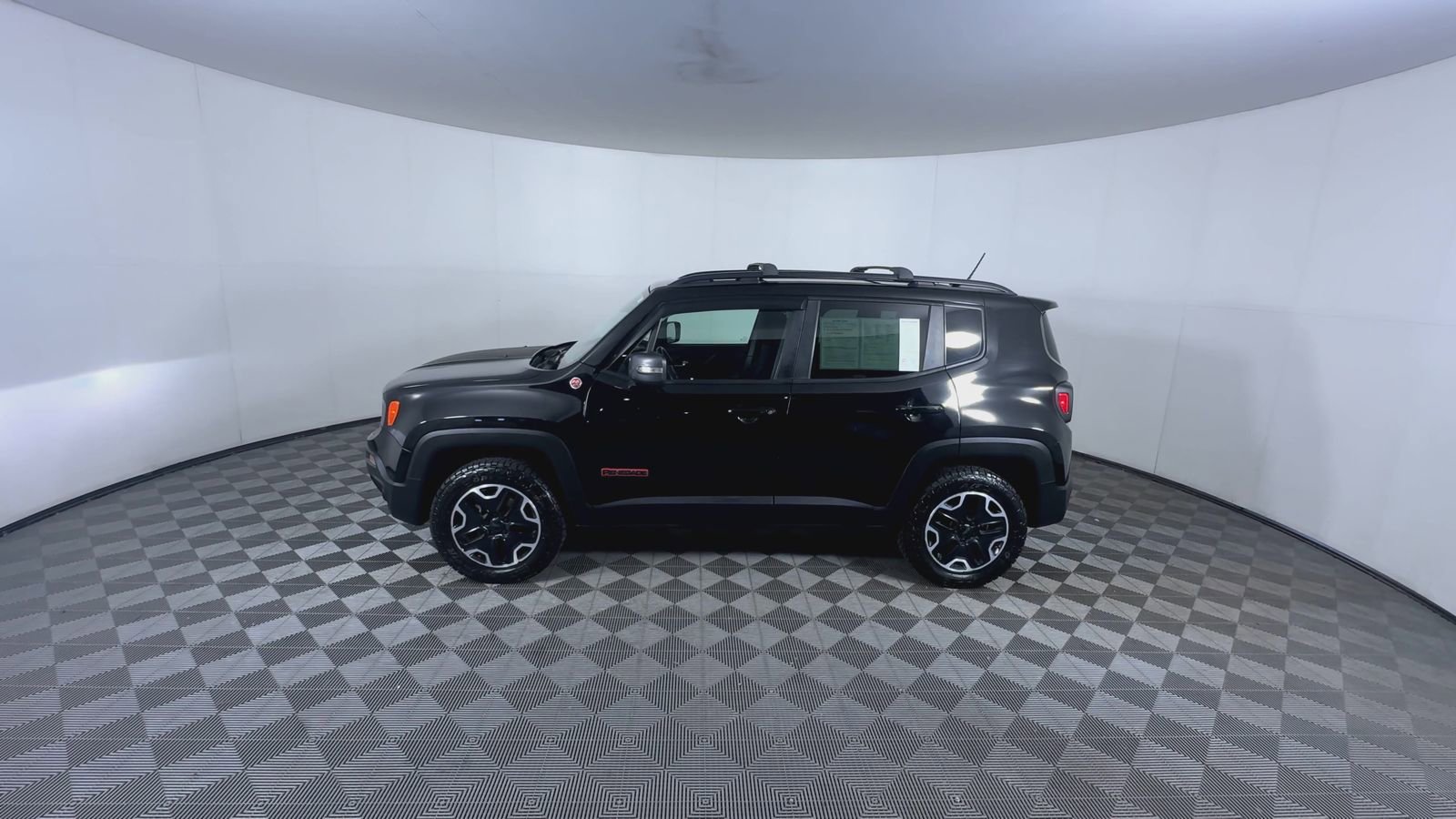 Used 2017 Jeep Renegade Trailhawk AWD/4WD image 5