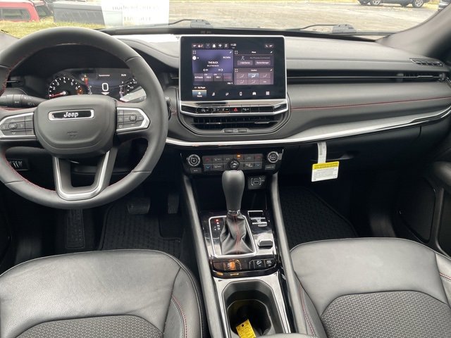 Used 2024 Jeep Compass Trailhawk w/ Trailhawk Convenience Group image 3