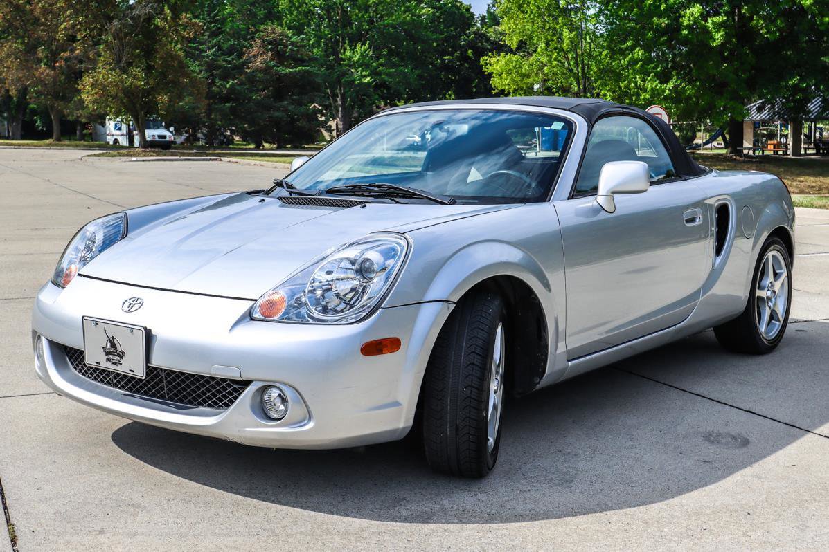 Used 2003 Toyota MR2 RWD image 3
