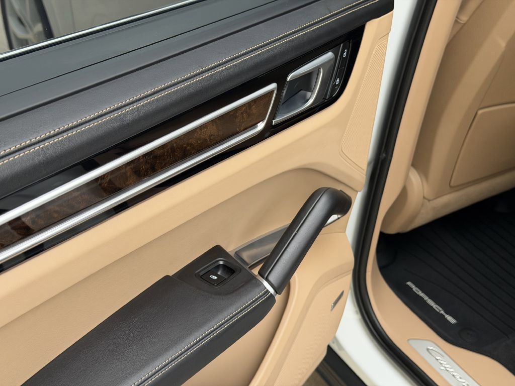Used 2022 Porsche Cayenne Turbo w/ Premium Package Plus image 27
