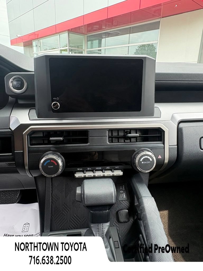Used 2025 Toyota 4Runner SR5 AWD/4WD image 26