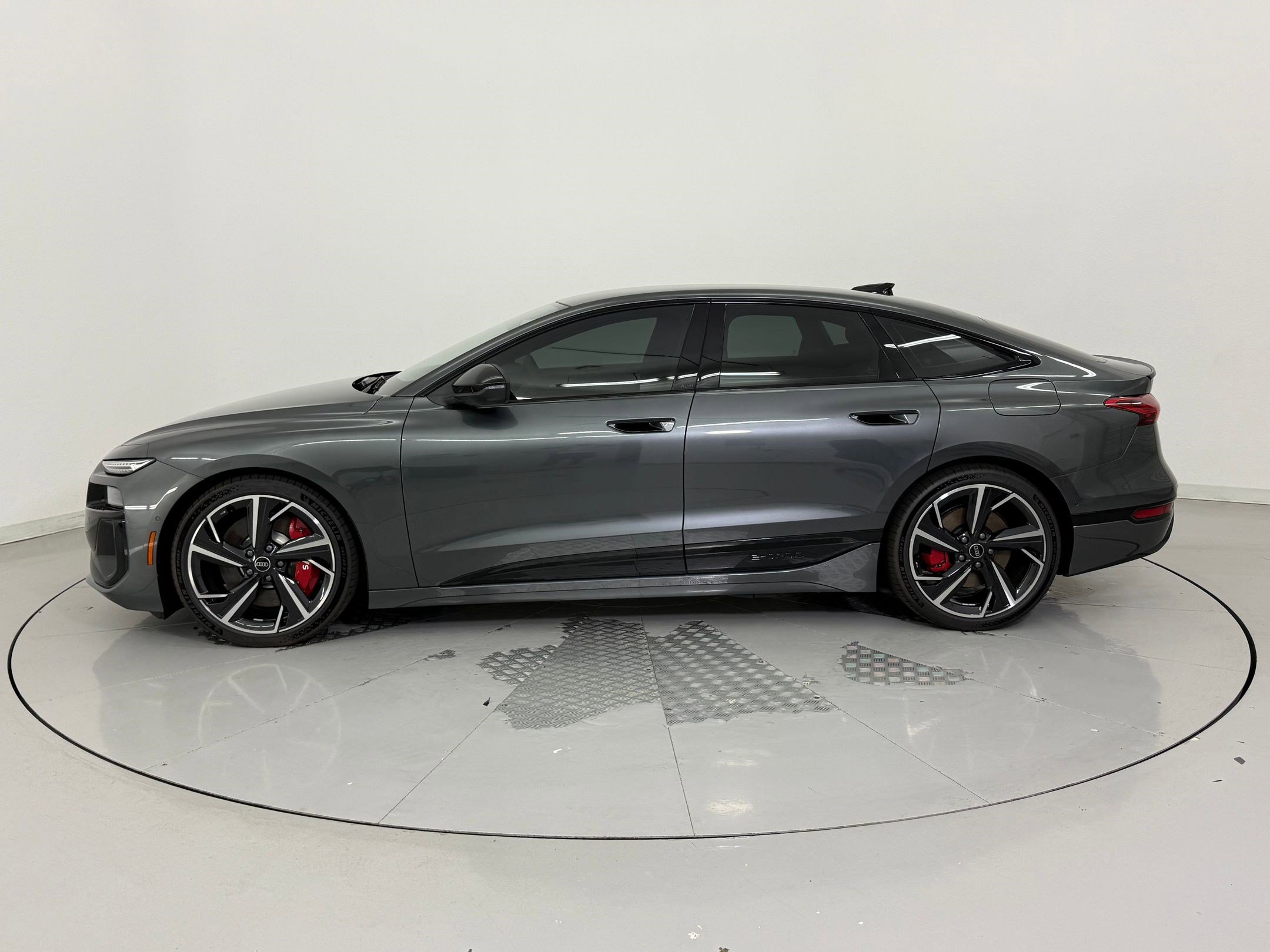 New 2025 Audi S6 e-tron Premium Plus image 2