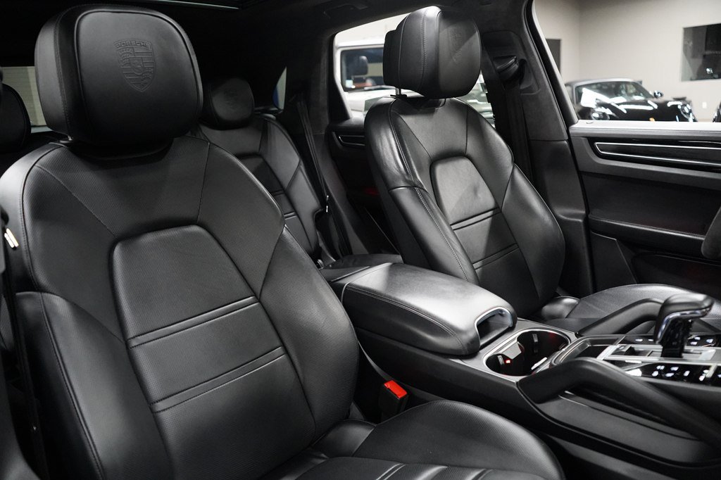 Used 2023 Porsche Cayenne GTS w/ Premium Package Plus AWD/4WD image 37