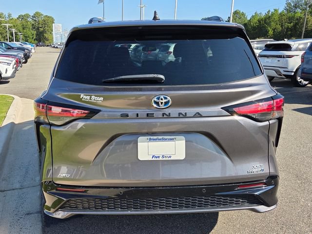 Used 2022 Toyota Sienna XSE w/ XSE Plus Package AWD/4WD image 11