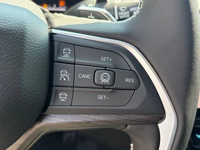 New 2026 Jeep Grand Cherokee Limited w/ Luxury Tech Group II AWD/4WD image 18