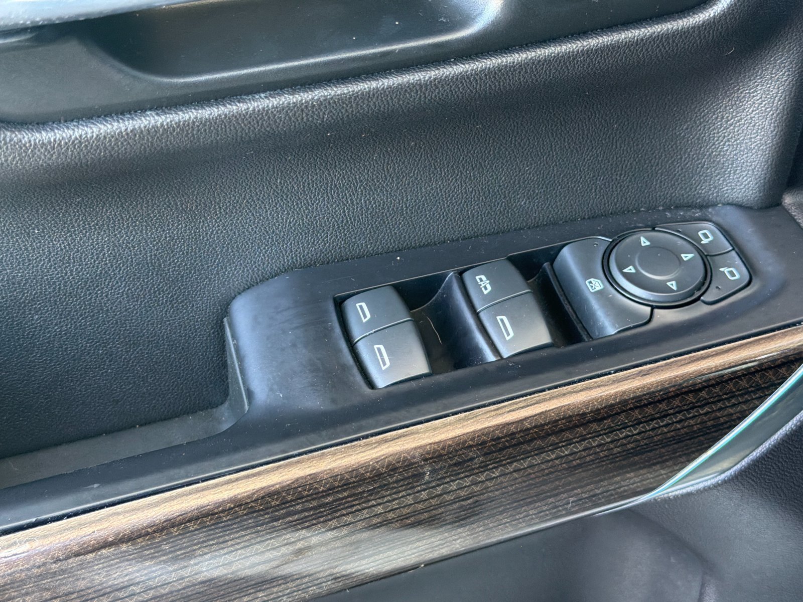Used 2020 Chevrolet Silverado 1500 LT w/ All-Star Edition RWD image 12