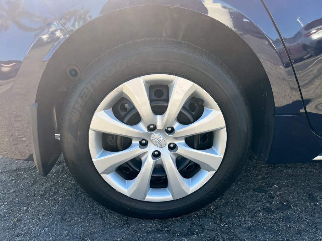 Used 2024 Toyota Corolla LE FWD image 33