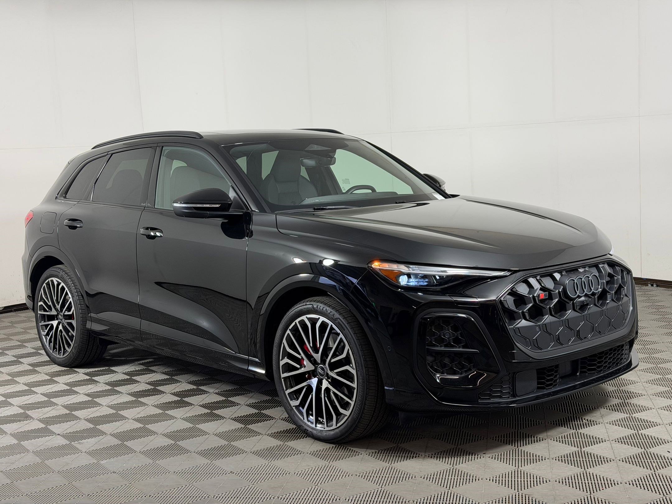 Certified 2025 Audi SQ5 Premium Plus w/ Premium Plus Package AWD/4WD image 7
