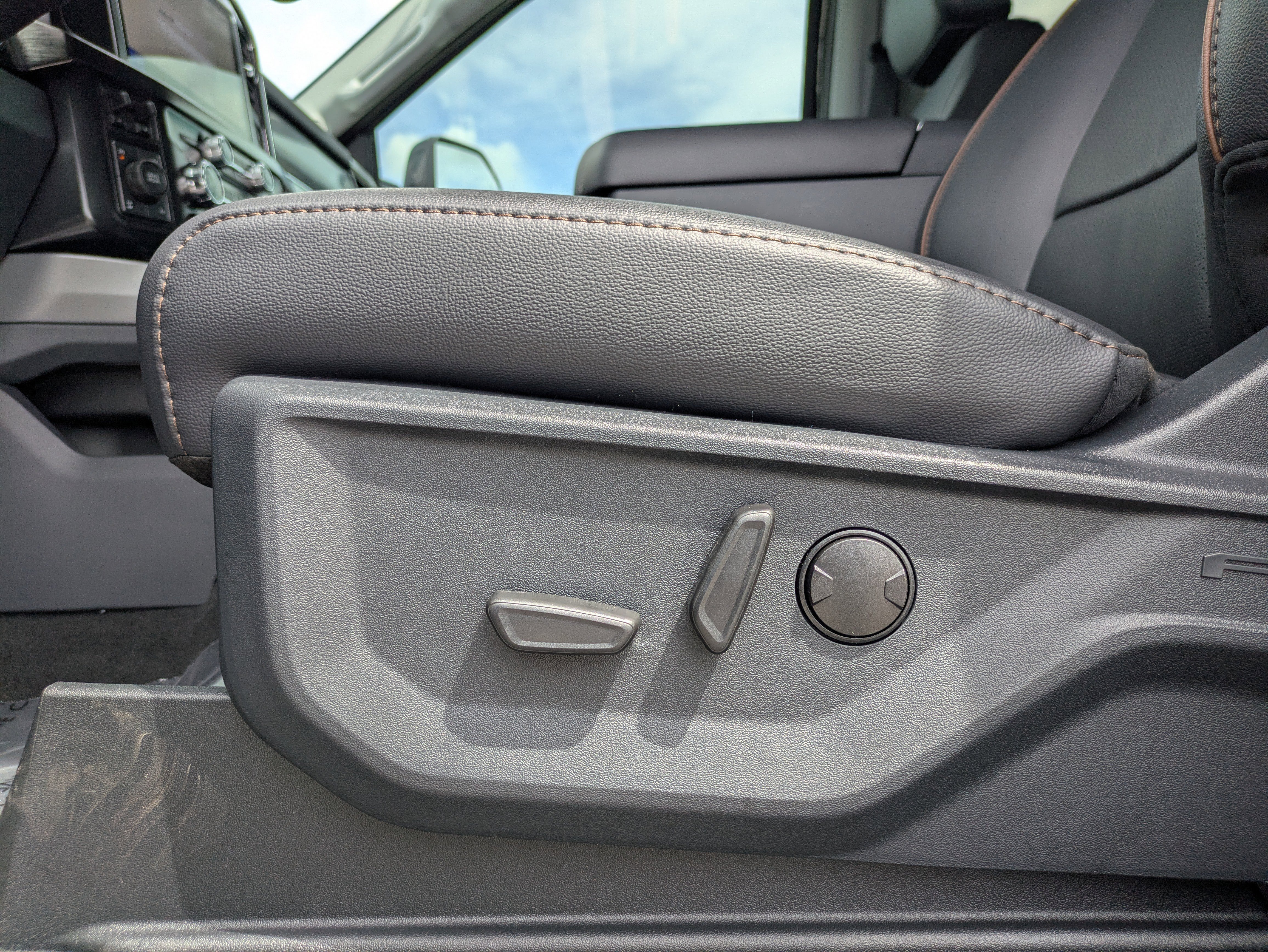 New 2026 Ford F250 Lariat w/ FX4 Off-Road Package image 41