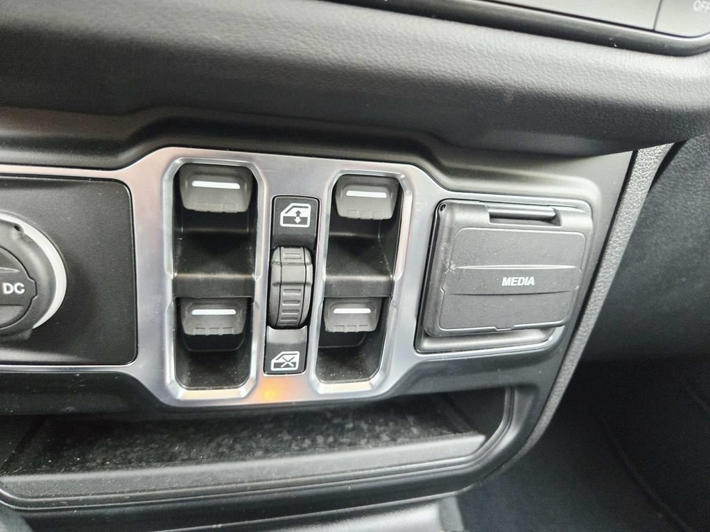 Certified 2025 Jeep Wrangler Unlimited Sahara AWD/4WD image 31