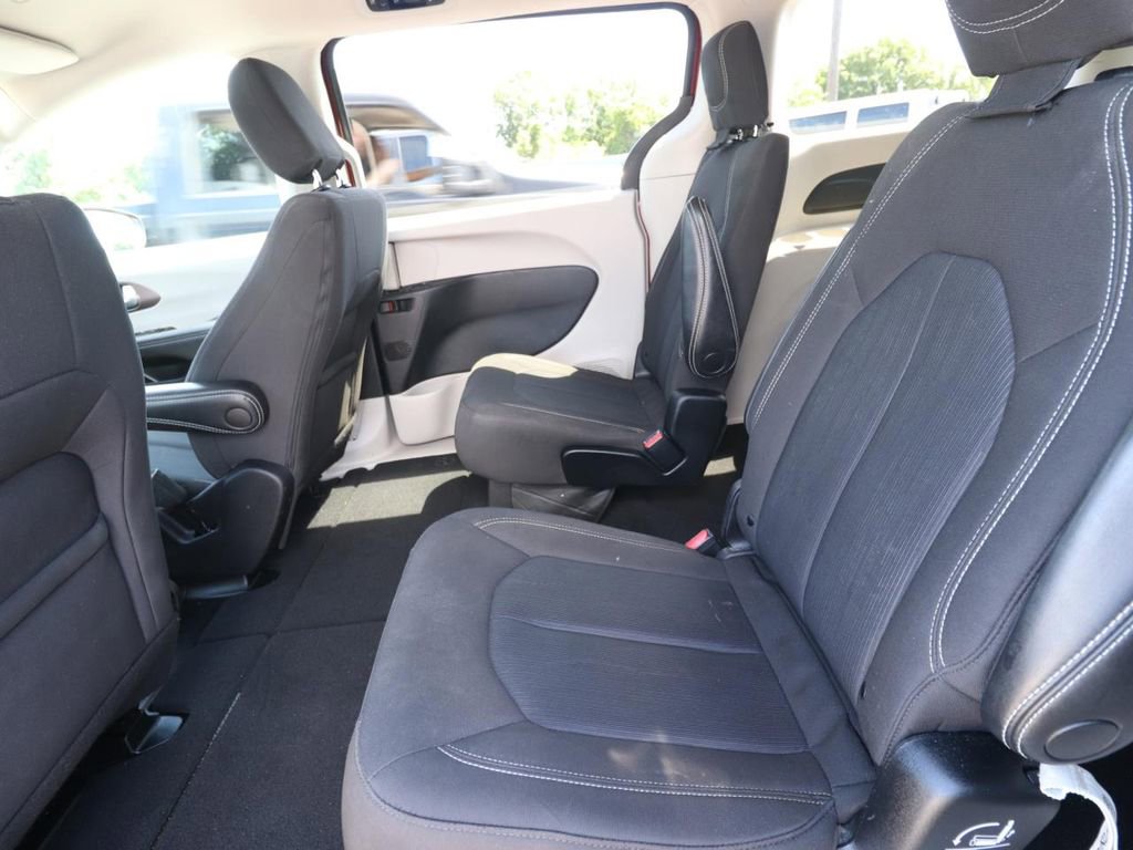 Used 2023 Chrysler Voyager LX image 12