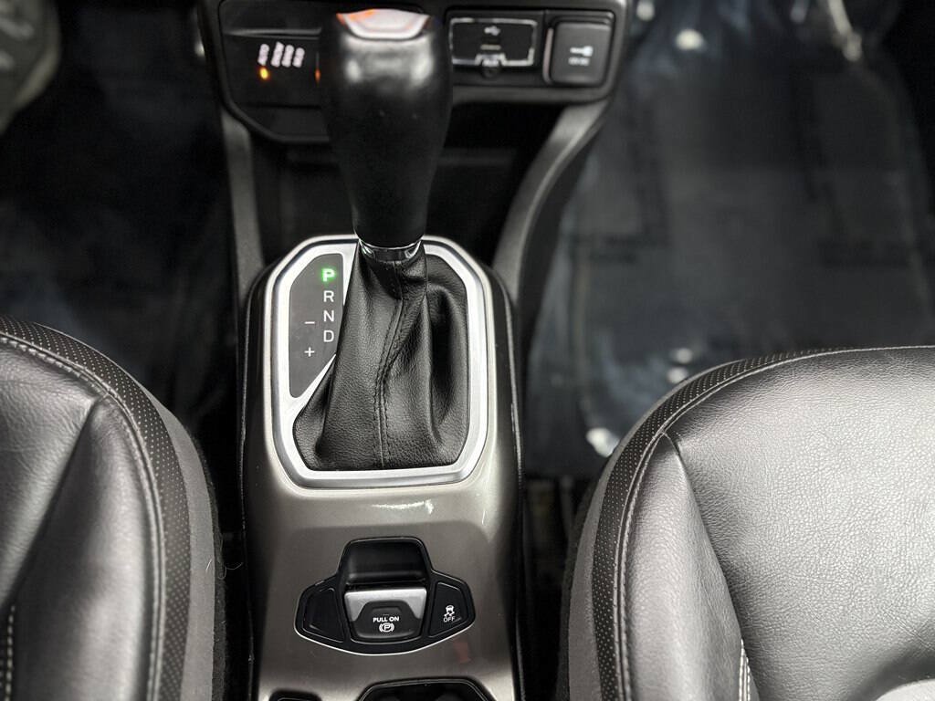 Used 2018 Jeep Renegade Limited w/ UConnect 8.4 Nav Group AWD/4WD image 20