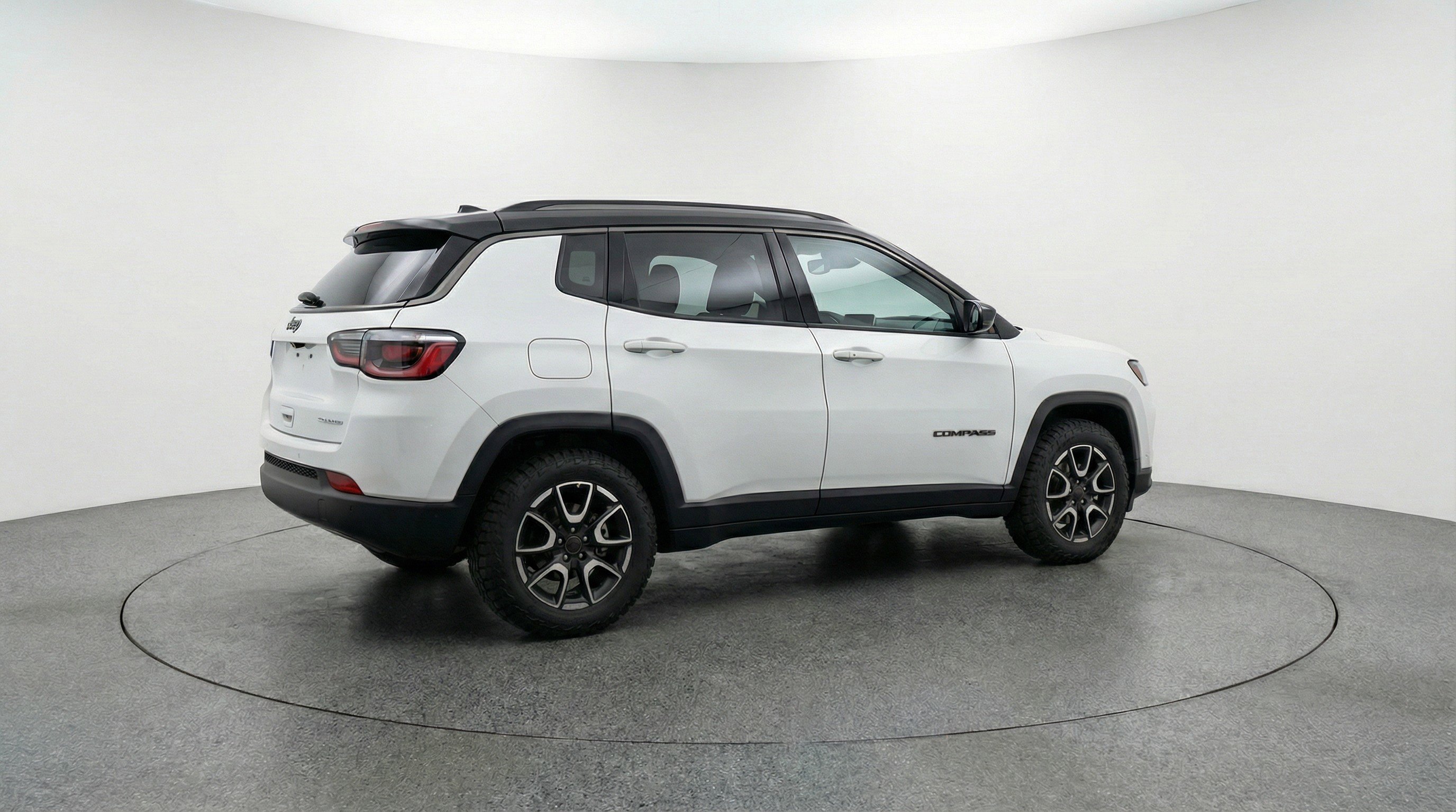 Used 2025 Jeep Compass Trailhawk AWD/4WD image 9