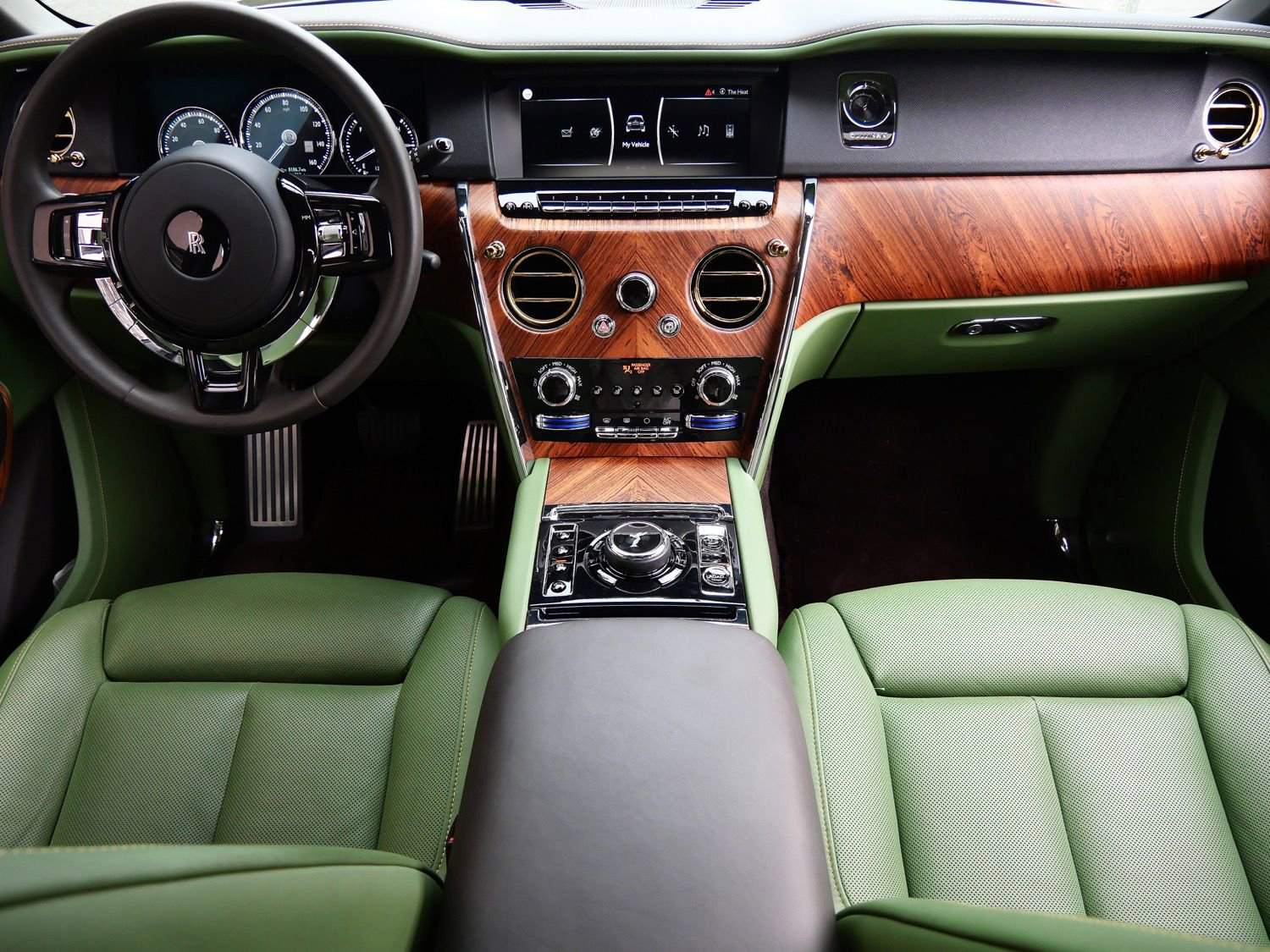 Certified 2023 Rolls-Royce Cullinan w/ Cullinan Package image 4